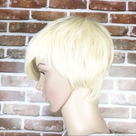 Synthetic Short Trendy Blonde Women’s Wig - Picture 6 of 8